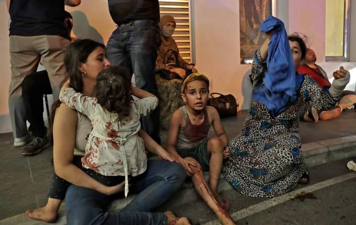 HannanSnack's tweet photo. #Beirut แปบเดียวเอง ความรุนแรงของระเบิด😔😔😔 https://t.co/CY0frSzTuM