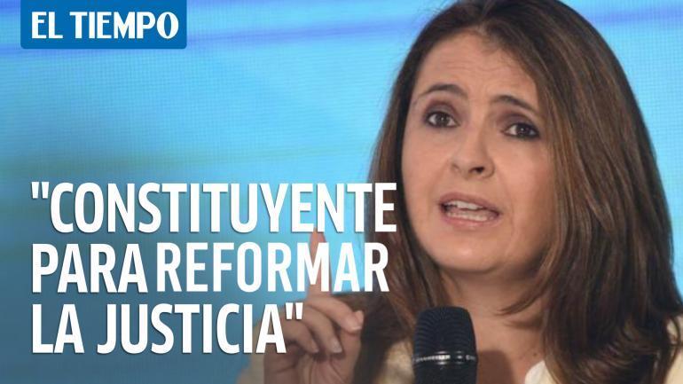 Citytv's tweet photo. Paloma Valencia propone una Constituyente para reformar la justicia. La senadora del Centro Democrático hizo las declaraciones en la sesión virtual del congreso. Véalo aquí 👉 https://t.co/MikD8u9Riq https://t.co/oXKZ7CuVoG