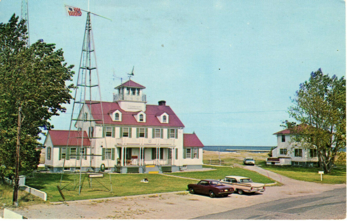 MichiganHist's tweet photo. Coast Guard Station at Grand Marais - ca. 1960s (ebay)
#AlgerCounty https://t.co/FUUDpvEJot