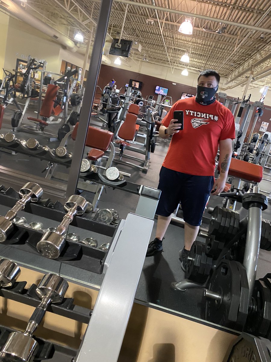 COAPOD73's tweet photo. No one probably guess that it would rake until day 6 of the #stallionslimdown to get some Rocky soundtrack but it happened today. And there was also a little Vision quest action with Lunatic fringe https://t.co/eLnABolndH