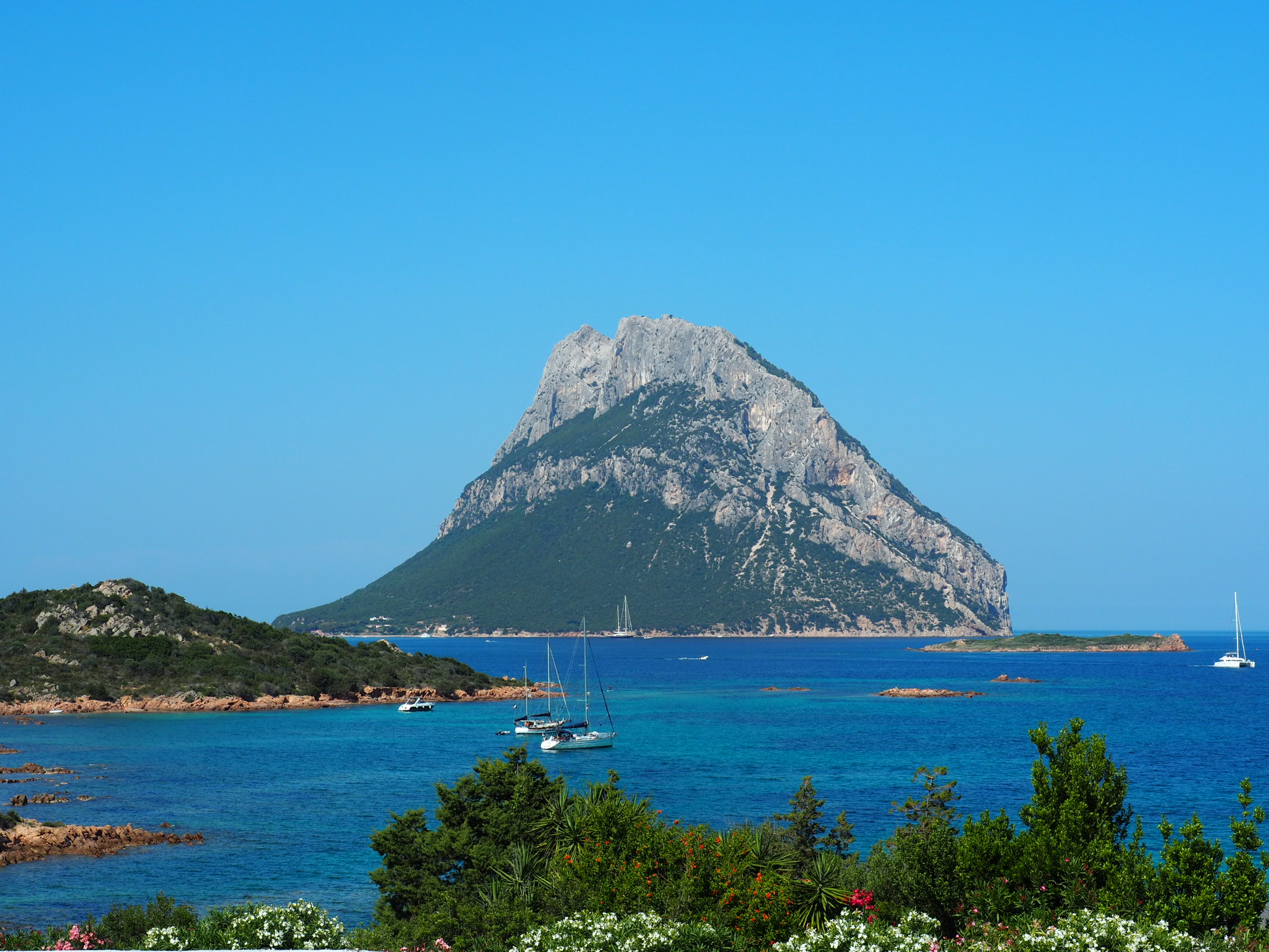 地球の歩き方 地球の歩き方編集部員の旅記録 編集部員のこんな旅 シリーズ第一弾 ティレニア海に浮かぶイタリアの 秘境リゾート サルデーニャ島 美しいビーチと豪快な景観が圧巻です T Co Cqkchumkrg 地球の歩き方 編集部員のこんな旅