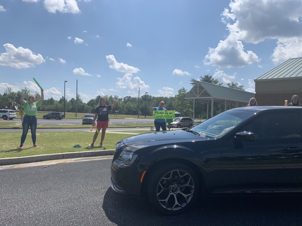 hfemiway's tweet photo. We had a blast this afternoon celebrating our 5th graders with a drive-by celebration parade! @HenryCountyBOE #ExpectExcrptionalHCS https://t.co/igB9Qq3Ufr