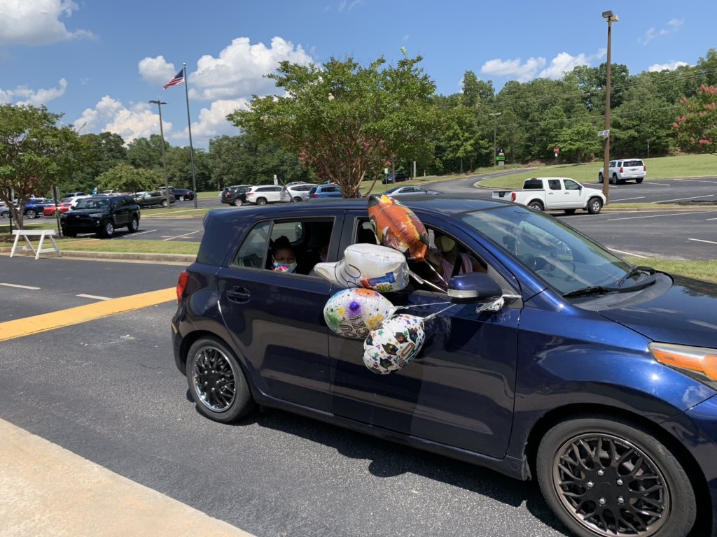 hfemiway's tweet photo. We had a blast this afternoon celebrating our 5th graders with a drive-by celebration parade! @HenryCountyBOE #ExpectExcrptionalHCS https://t.co/igB9Qq3Ufr
