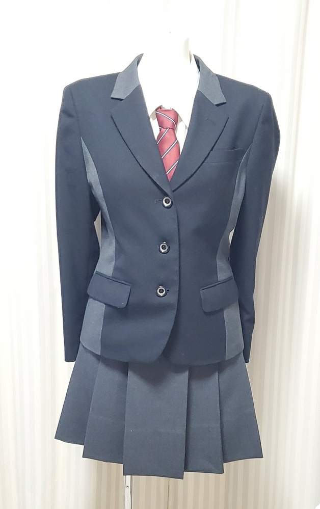 東京都の忍岡高校 制服セット・現行冬服が出品されました。 #忍岡高校