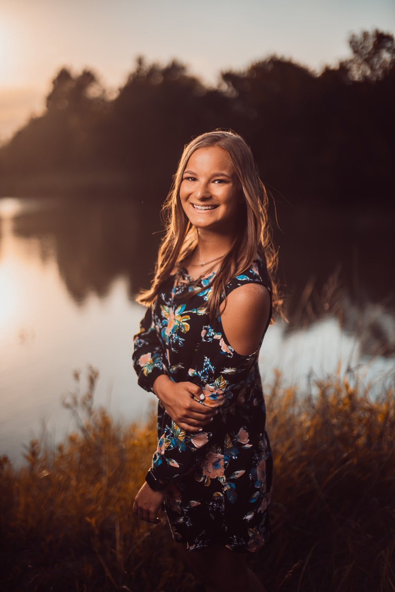 KlumppKyrah's tweet photo. senior year 🤩 #JIP21 #JIPSeniorRep #JIP #JIPSenior @Jisaac_2016 @IsaacsonPhoto https://t.co/qKFHvsQyae
