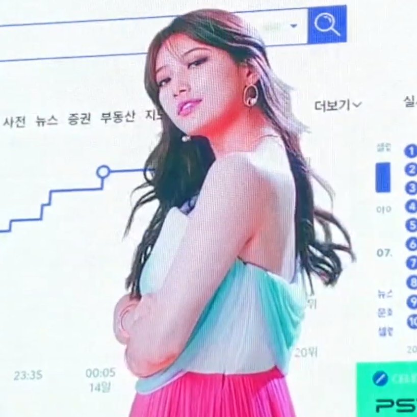  #수지 Suzy x Celeb MV: ENGBROX coil pearl earring (26,000KRW)