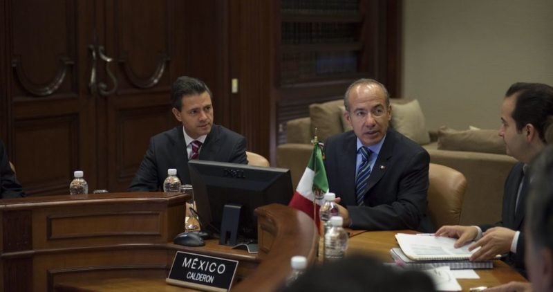 _VicenteSerrano's tweet photo. ¿Qué pasa con @FelipeCalderon? Todo el que lo rodea, en problemas... ¡Qué feo es ser Calderón! ¿No? https://t.co/82OIvyTkHp