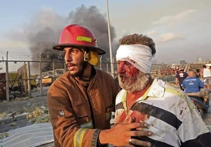 SophiAraujo2's tweet photo. CA RA LHO os estragos na cidade de Beirute, um verdadeiro cenário apocalíptico.2020 vai ficar na memória da humanidade.
#URGENTE https://t.co/mDCk30pae0