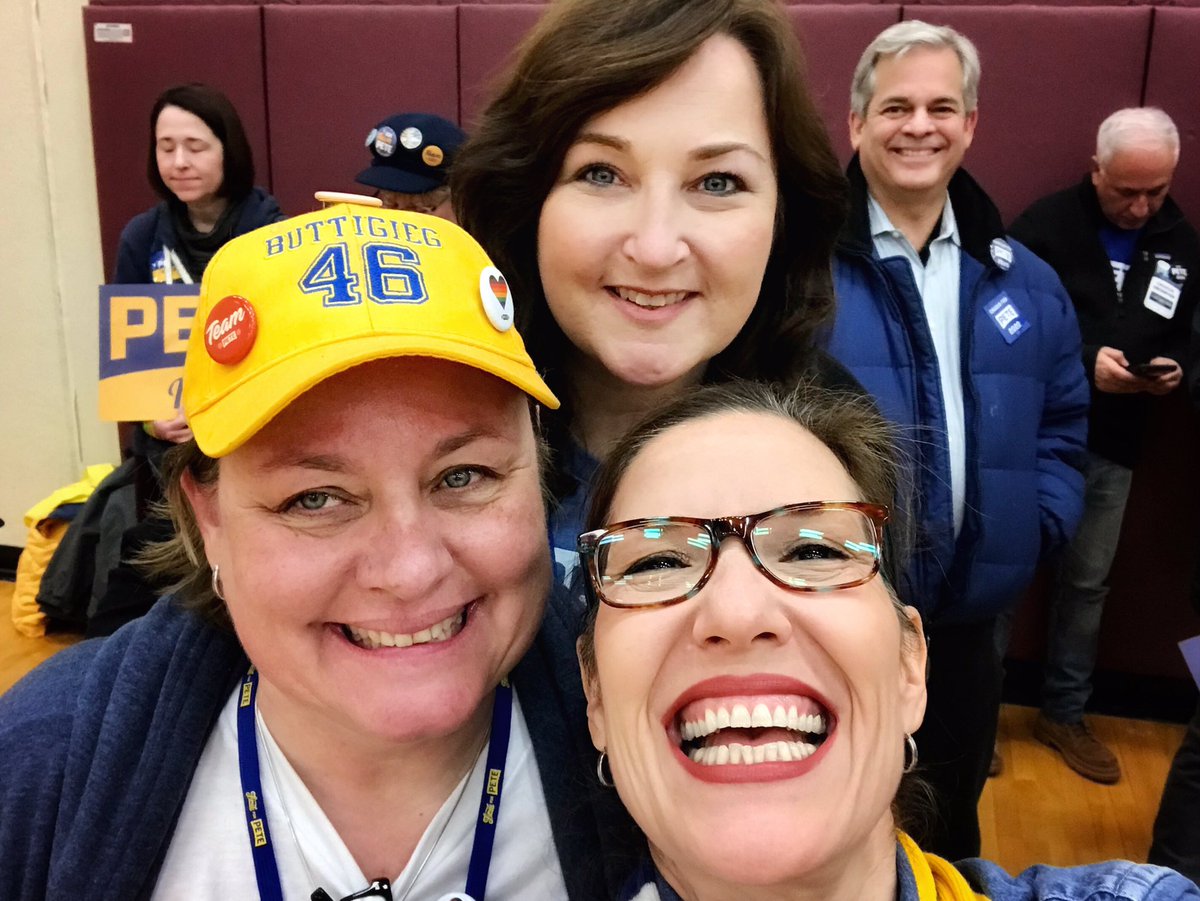 EveLoves2Travel's tweet photo. @CHunschofsky @dbossaller @SonalRShah @MayorAdler @NeldaMartinez_ What an amazing night it was!!! I’ll never forget it. So glad we got to share this moment all together! 💙🐝💛 https://t.co/C4qAc3xo3e