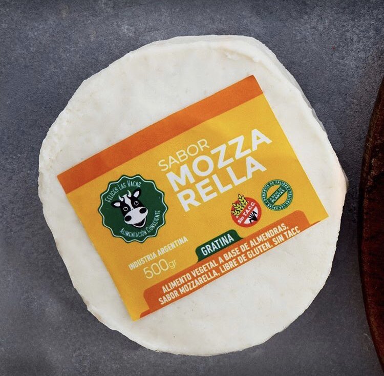 Que seas vegetariano no está mal, que seas vegano no está mal, lo que está mal es que sigan fabricando productos sucedáneos con sabores de derivados animales y queriéndonos convencer que comer jugo de almendras con sabor a queso mozzarella es algo normal 🤦🏻‍♂️