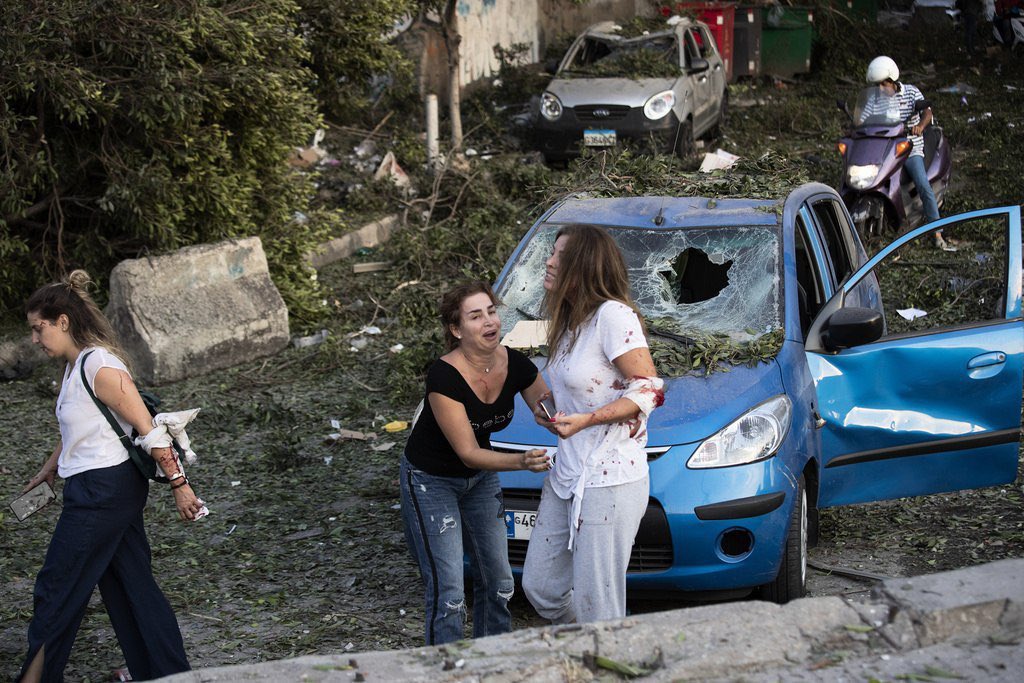 Kitapcumlelerii's tweet photo. “Acı duyabiliyorsan, canlısın. Başkalarının acısını duyabiliyorsan, insansın.”
#Beirut #PrayForLebanon https://t.co/0eBKqjxJ69