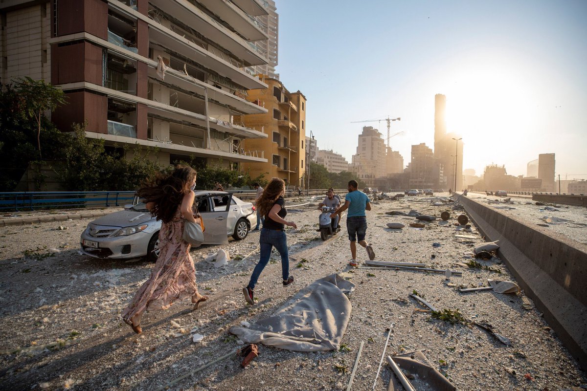 Kitapcumlelerii's tweet photo. “Acı duyabiliyorsan, canlısın. Başkalarının acısını duyabiliyorsan, insansın.”
#Beirut #PrayForLebanon https://t.co/0eBKqjxJ69