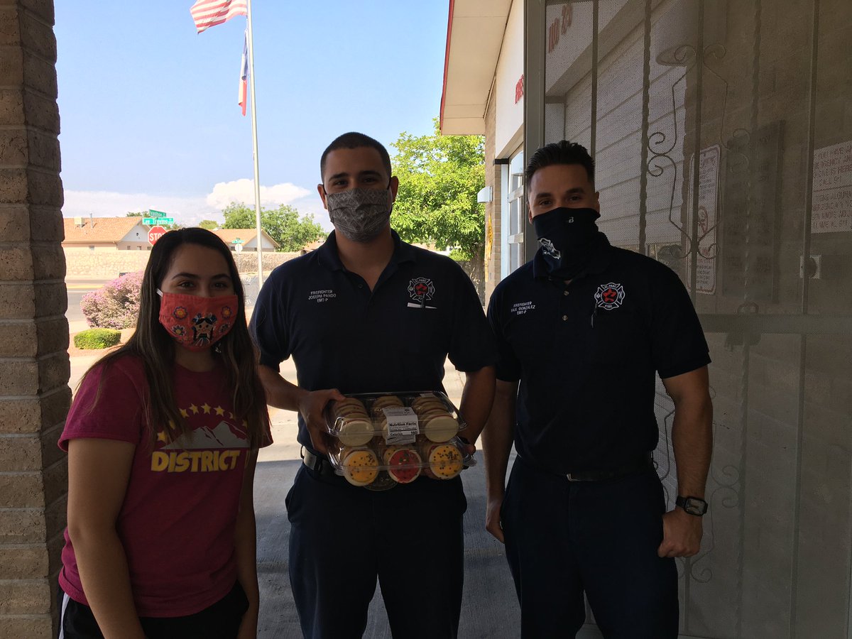 HanksStuCo's tweet photo. Everyday these men and women risk their own lives for the well-being of others. As part of the #unitewithlight challenge, we honored the Sleepless Knights at Station 25 by delivering sweet treats. Thank you for all that you do to keep our city safe!🪓🧯@District9StuCo @TASC_StuCo https://t.co/qAm1j8z2n5
