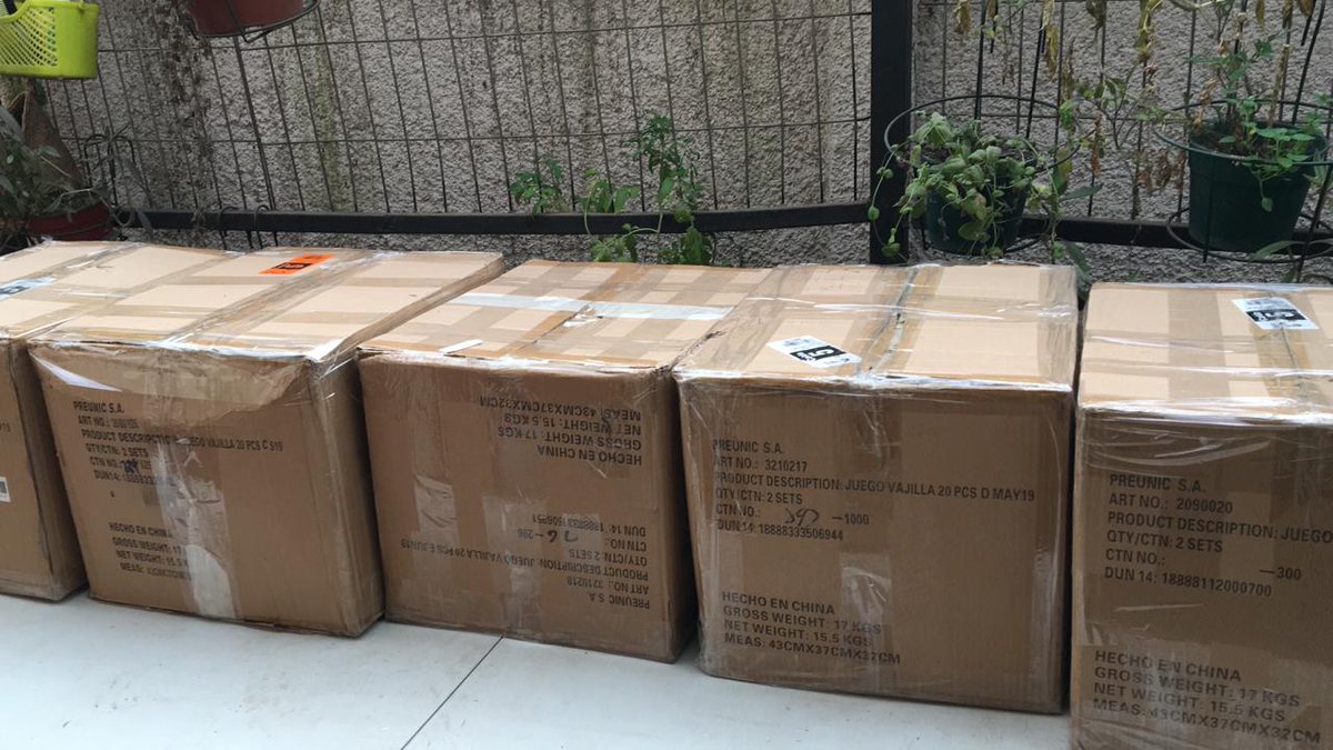 ChillanSumemos's tweet photo. Hemos Recolectado gran Cantidad de #Tetrapak.  Que se transformarán en Aislantes termicos para un Campamento en Chillán. Gracias @tetrapak_cl y @Chilesinbasura2040 y su Campaña #MiCajaAbrigaUnaCasa 
Si quieres Aportar con Más Cajas escribenos al DM. RT xfavor https://t.co/z7xBp5KbLk