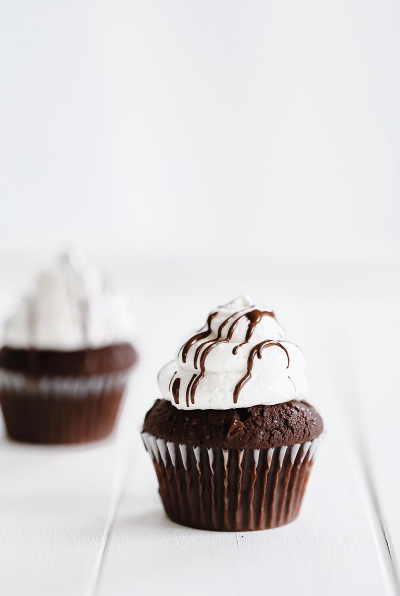La nueva receta del blog: lucrequesada.com/2020/08/04/cho… • #cupcakes #cupcake #cupcakelovers #chocolate #recipe #receta #cocinandoencasa #foodblog #foodphotography #foodie #merengue #cake #cakes #chocolatecakes #dessert #sweet #foodnetwork #cook #baker #cooking #cookingathome