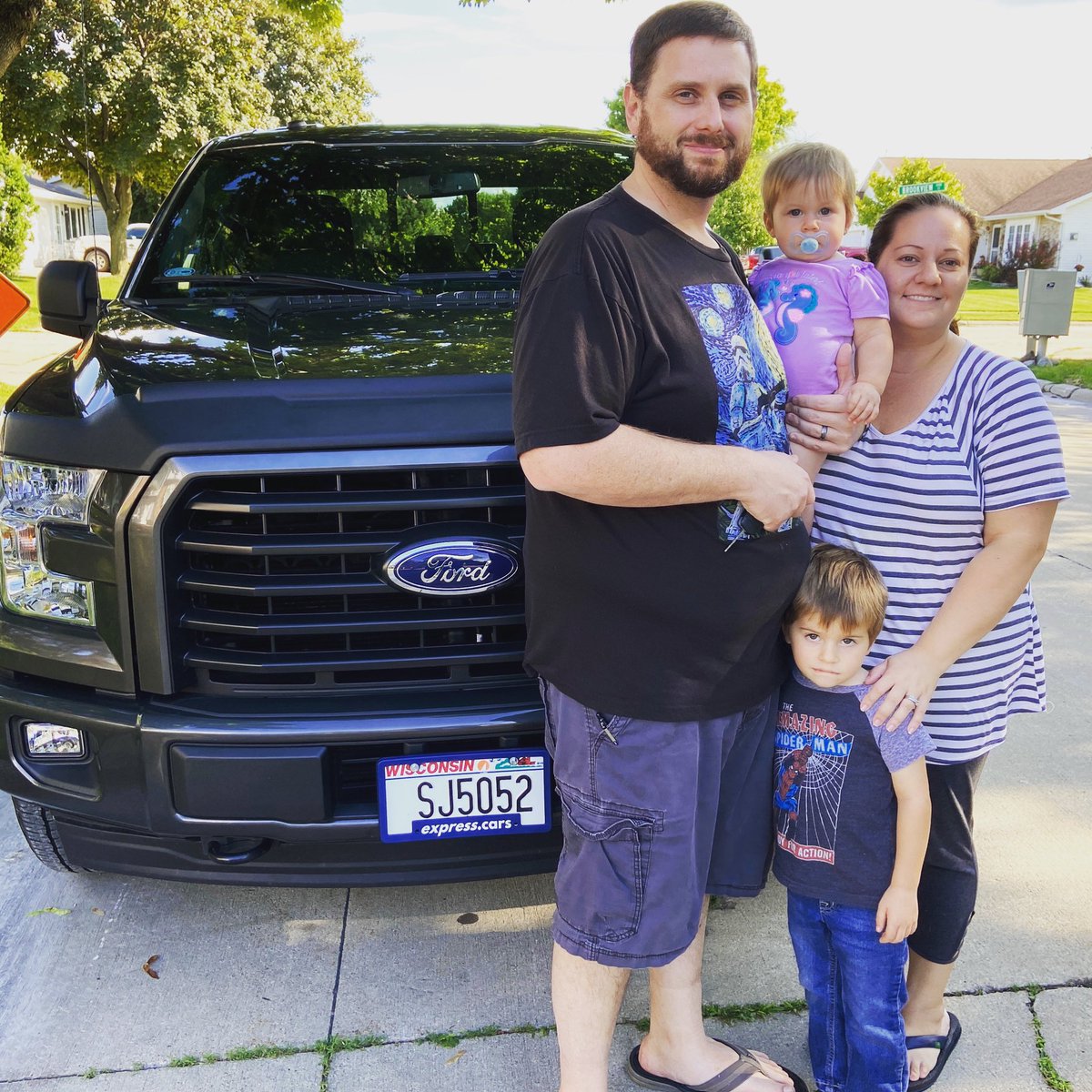 🏡 + 🚗 = ❤️ Home deliveries are the best. Congrats to Jason and family on your new ride!