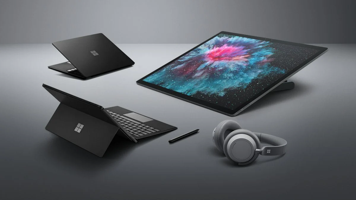 pacotirado's tweet photo. Por fin, fue el lanzamiento de Surface en México. ¿Quiéres saber como es que me ganaré una?... dale Retweet. @MSFTMexico #surfaceMX https://t.co/ZlXo0Q943D