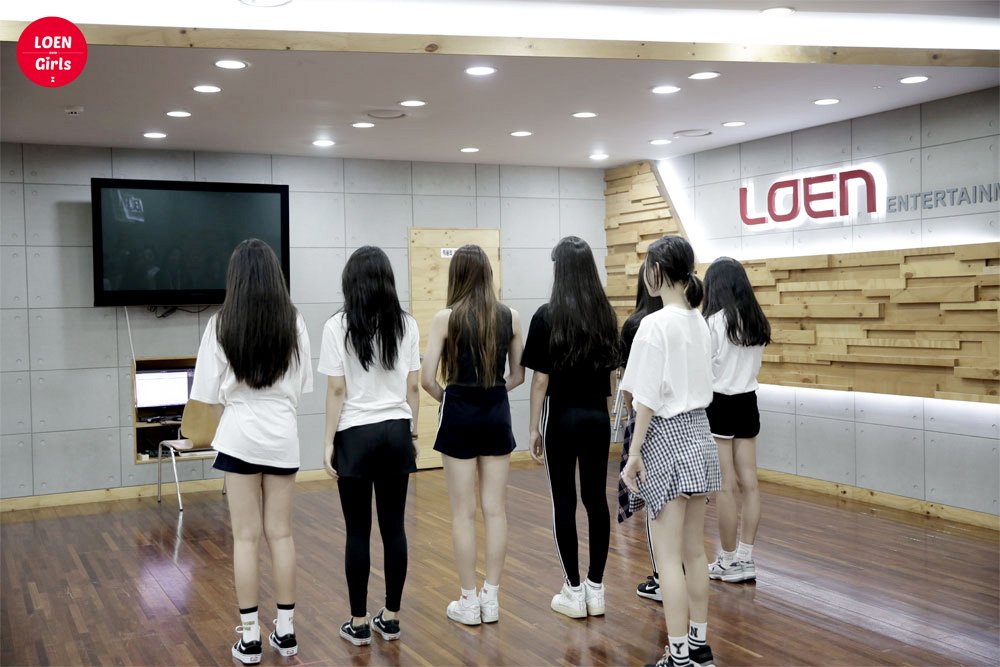 A thread of Weeekly pre-debut photos;LOEN Girls ★ FAVE Girls ★ PLAYM GirlsNote: None of the pictures were edited/cropped so this thread may contain former trainees and former mixnine contestants  #Weeekly  #위클리  @_Weeekly
