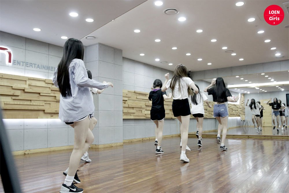 A thread of Weeekly pre-debut photos;LOEN Girls ★ FAVE Girls ★ PLAYM GirlsNote: None of the pictures were edited/cropped so this thread may contain former trainees and former mixnine contestants  #Weeekly  #위클리  @_Weeekly