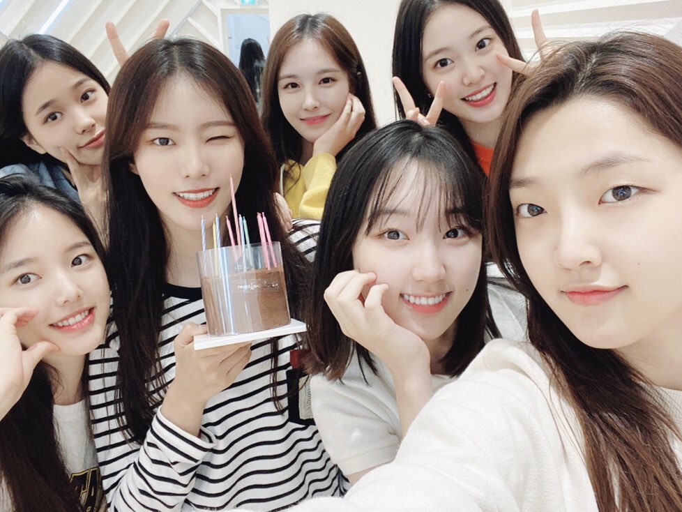 A thread of Weeekly pre-debut photos;LOEN Girls ★ FAVE Girls ★ PLAYM GirlsNote: None of the pictures were edited/cropped so this thread may contain former trainees and former mixnine contestants  #Weeekly  #위클리  @_Weeekly