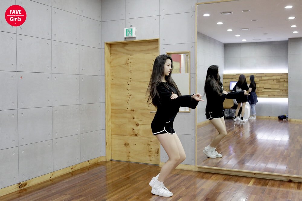 A thread of Weeekly pre-debut photos;LOEN Girls ★ FAVE Girls ★ PLAYM GirlsNote: None of the pictures were edited/cropped so this thread may contain former trainees and former mixnine contestants  #Weeekly  #위클리  @_Weeekly