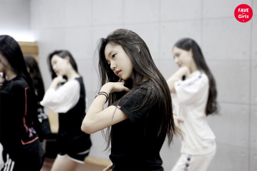A thread of Weeekly pre-debut photos;LOEN Girls ★ FAVE Girls ★ PLAYM GirlsNote: None of the pictures were edited/cropped so this thread may contain former trainees and former mixnine contestants  #Weeekly  #위클리  @_Weeekly