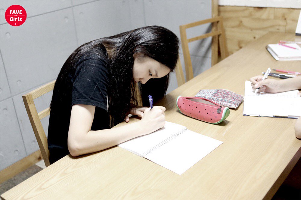 A thread of Weeekly pre-debut photos;LOEN Girls ★ FAVE Girls ★ PLAYM GirlsNote: None of the pictures were edited/cropped so this thread may contain former trainees and former mixnine contestants  #Weeekly  #위클리  @_Weeekly