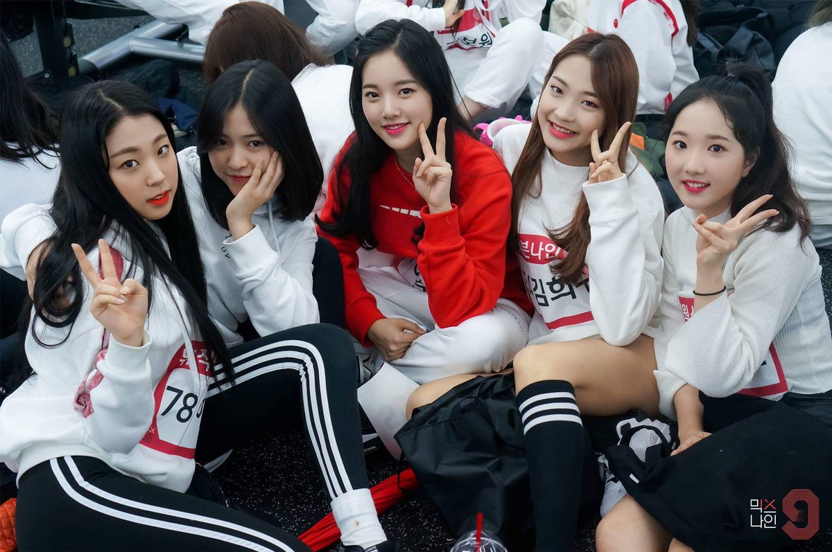 A thread of Weeekly pre-debut photos;LOEN Girls ★ FAVE Girls ★ PLAYM GirlsNote: None of the pictures were edited/cropped so this thread may contain former trainees and former mixnine contestants  #Weeekly  #위클리  @_Weeekly