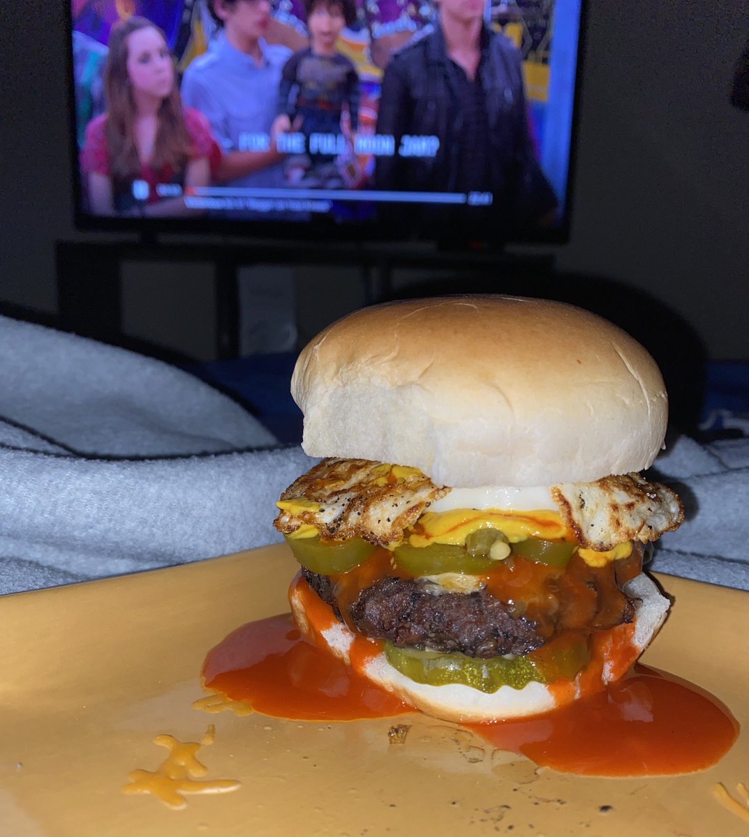 pfroke's tweet photo. what I’m making at 2 am   vs     what my roommates are making at 2 am https://t.co/bbDpd3qyx3