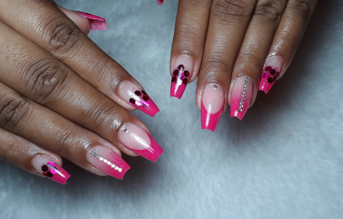ABorghii's tweet photo. Aplicação
👌🏻💁🏻♀️😌❤
.
.
.
.
.
#unhas💅 #unhasdegel #unhaspoderosas #paixaoporunhas #encapsuladas #designernails #unhas #unhasdecoradas #unhasdegelperfeitas #unhasderica https://t.co/dL26m2F5Pb