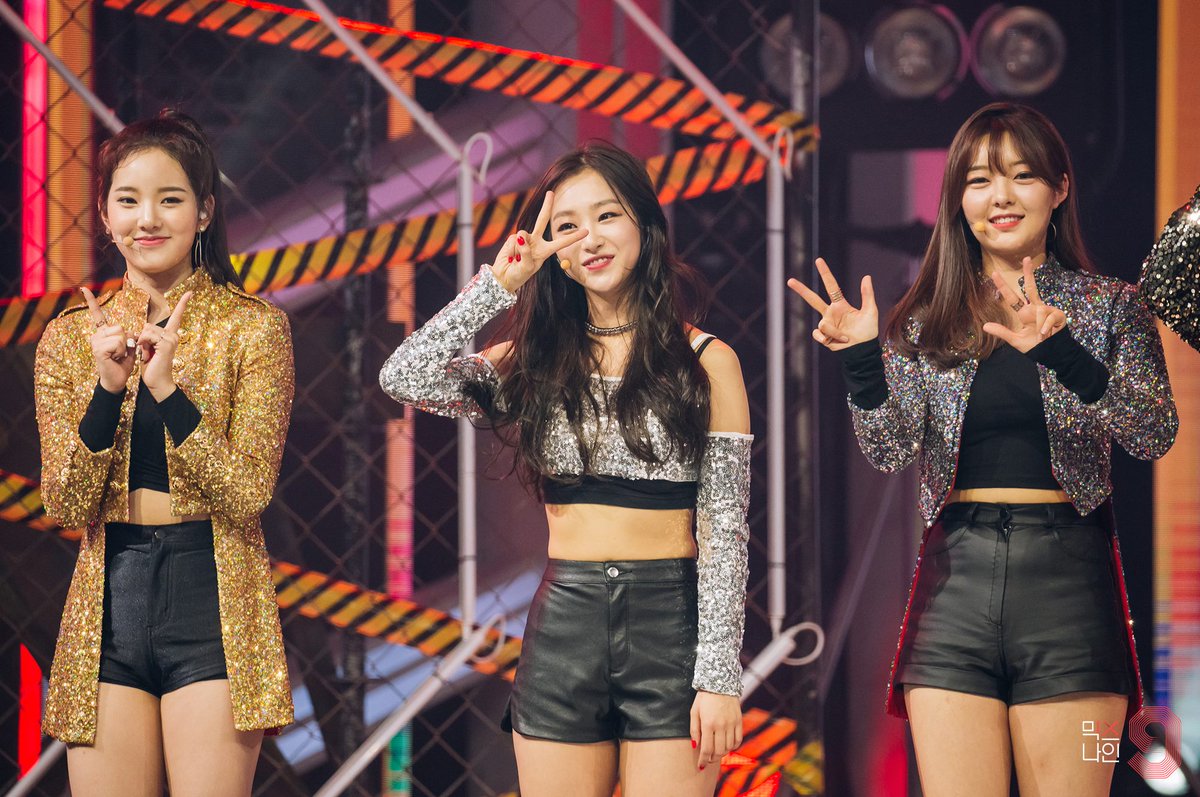 A thread of Weeekly pre-debut photos;LOEN Girls ★ FAVE Girls ★ PLAYM GirlsNote: None of the pictures were edited/cropped so this thread may contain former trainees and former mixnine contestants  #Weeekly  #위클리  @_Weeekly