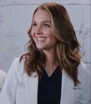 karcvss's tweet photo. a reminder that it’s possible to get through your darkest days. she’s living proof.🖤 https://t.co/D3MQGS2cbm