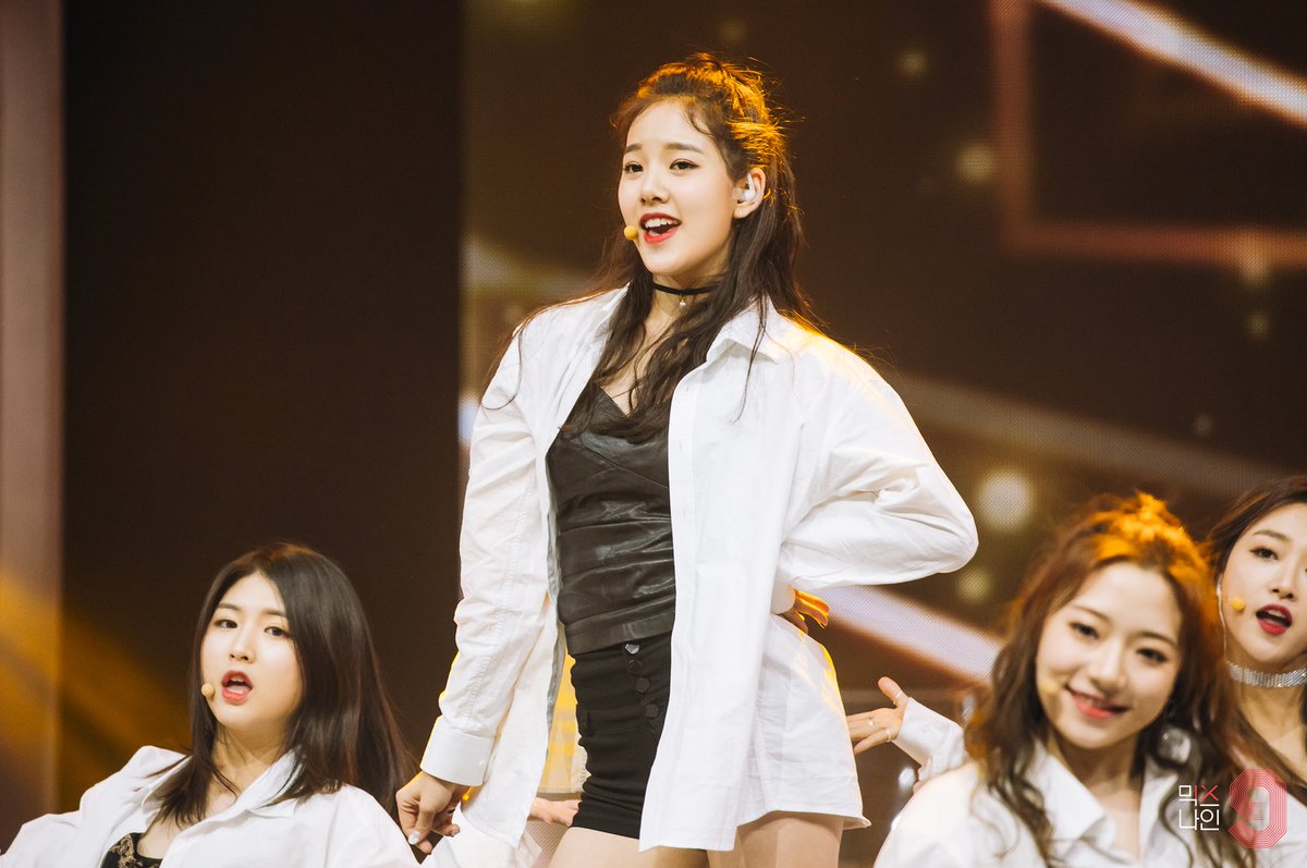 A thread of Weeekly pre-debut photos;LOEN Girls ★ FAVE Girls ★ PLAYM GirlsNote: None of the pictures were edited/cropped so this thread may contain former trainees and former mixnine contestants  #Weeekly  #위클리  @_Weeekly