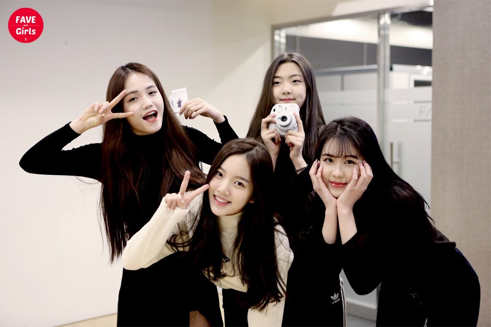 A thread of Weeekly pre-debut photos;LOEN Girls ★ FAVE Girls ★ PLAYM GirlsNote: None of the pictures were edited/cropped so this thread may contain former trainees and former mixnine contestants  #Weeekly  #위클리  @_Weeekly