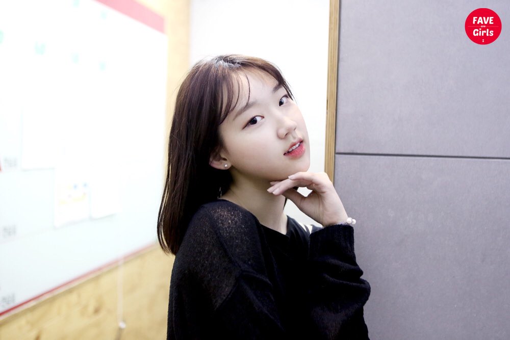 A thread of Weeekly pre-debut photos;LOEN Girls ★ FAVE Girls ★ PLAYM GirlsNote: None of the pictures were edited/cropped so this thread may contain former trainees and former mixnine contestants  #Weeekly  #위클리  @_Weeekly