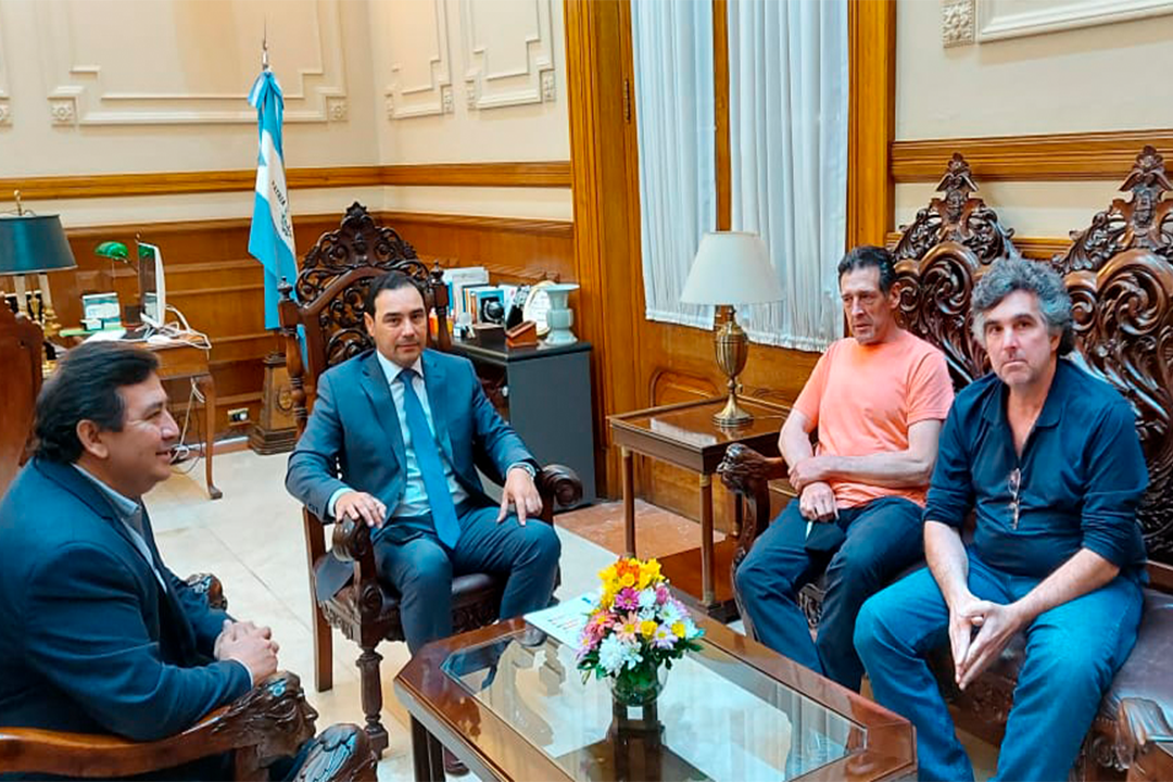 EguiBenitez's tweet photo. Este martes el gobernador @gustavovaldesok me recibió a mi y a Ángel Brogiolo y Miguel Rosbacco, dos socios de la Cooperativa San Francisco.

Esta cooperativa nace en el año 2002 en Colonia San Francisco, Monte Caseros... https://t.co/6NGqR8i55m