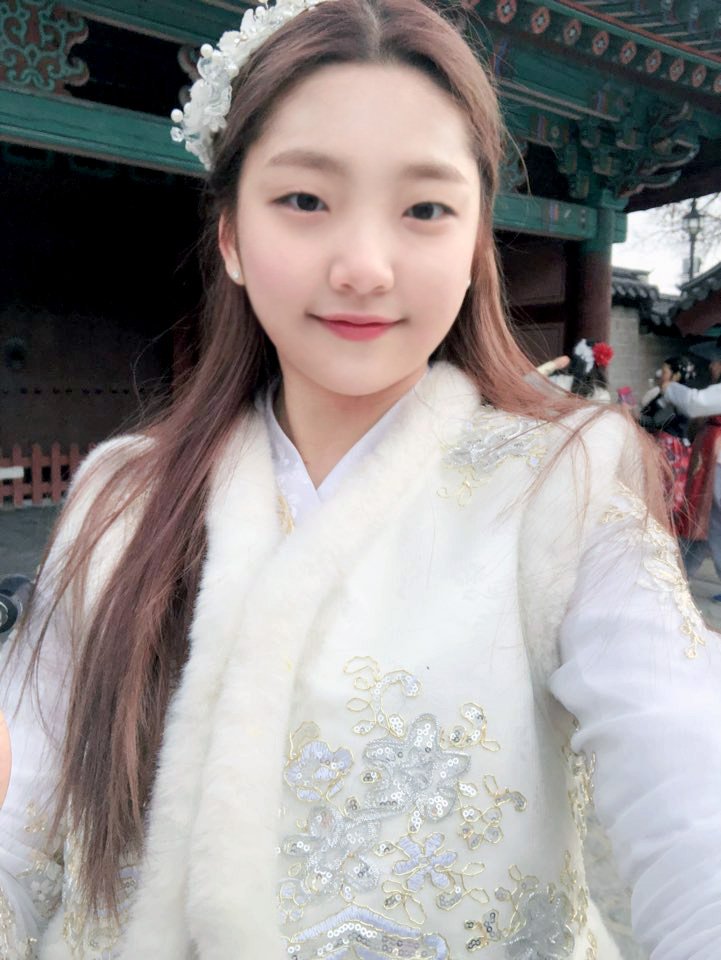 A thread of Weeekly pre-debut photos;LOEN Girls ★ FAVE Girls ★ PLAYM GirlsNote: None of the pictures were edited/cropped so this thread may contain former trainees and former mixnine contestants  #Weeekly  #위클리  @_Weeekly