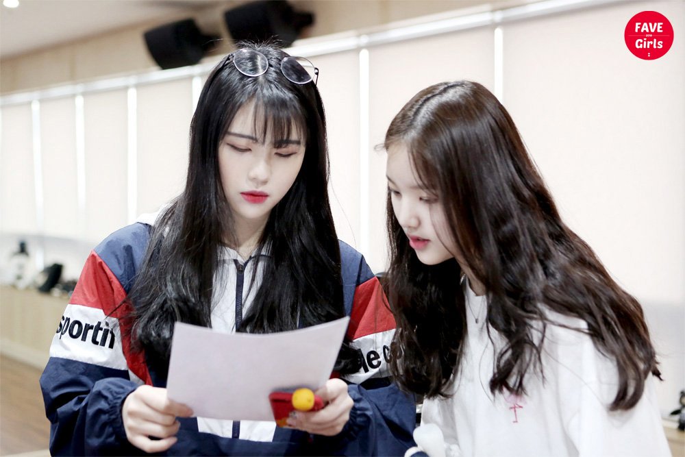 A thread of Weeekly pre-debut photos;LOEN Girls ★ FAVE Girls ★ PLAYM GirlsNote: None of the pictures were edited/cropped so this thread may contain former trainees and former mixnine contestants  #Weeekly  #위클리  @_Weeekly