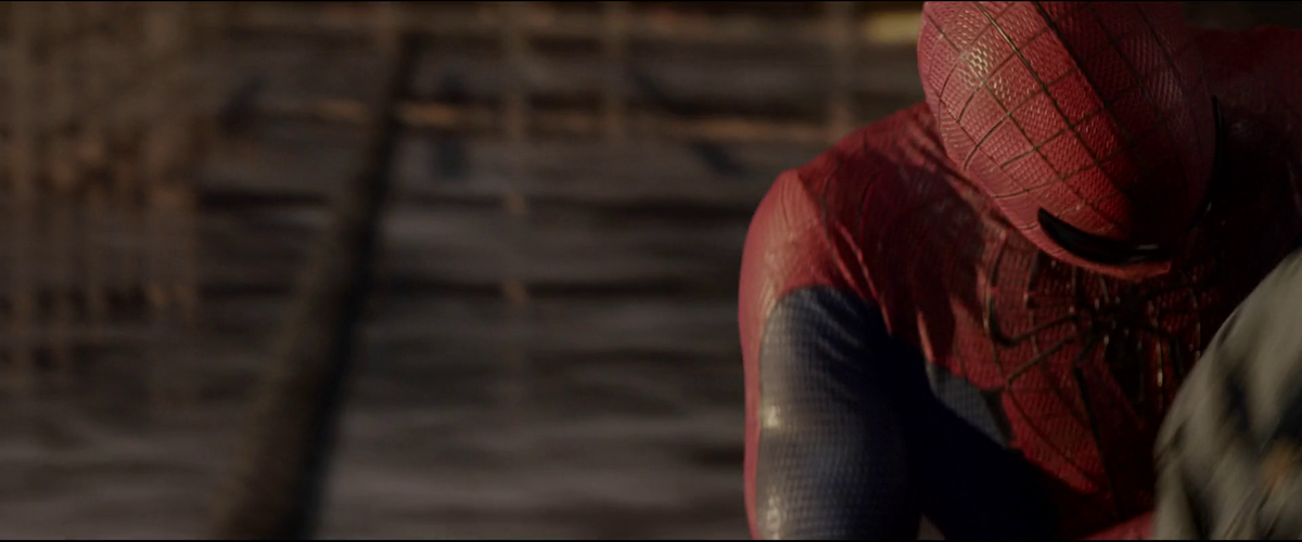 The way the light hits this suit it's magnificent to me.Also, I remember how in this moment I had a super big smile in theater, it's exacly the kind of scenes I loved from the comics, it reminded me the many panels of Spider-Man speaking to someone thru a pubblic telephone.