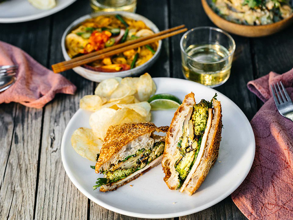 Oakland Eats: S+M Vegan finds a permanent home, SF barbecue spot shutters Oakland outpost, more hoodline.com/2020/08/oaklan… by @colazioneAroma