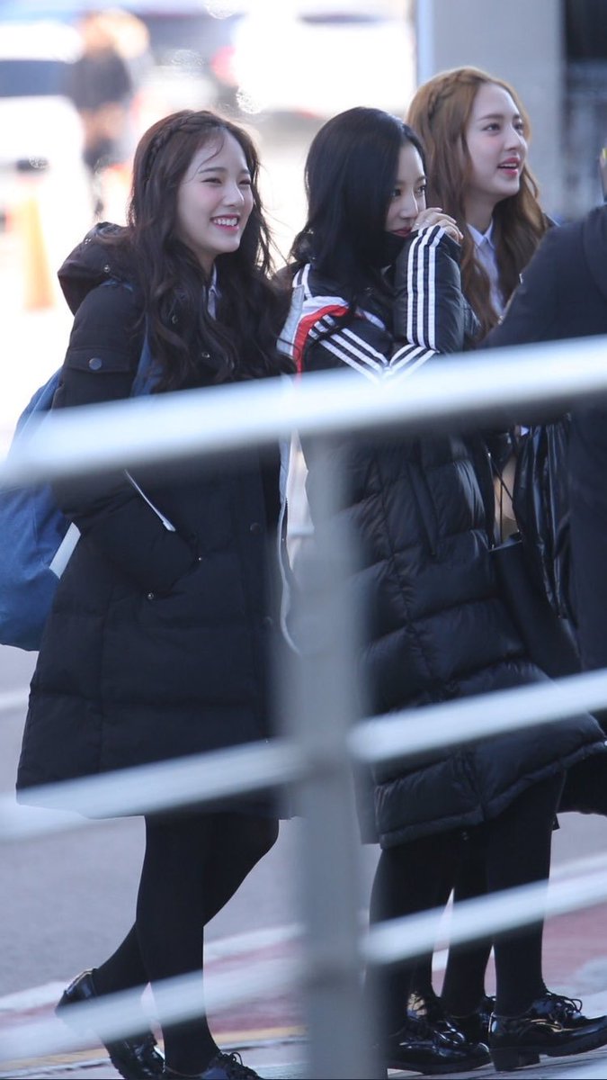 A thread of Weeekly pre-debut photos;LOEN Girls ★ FAVE Girls ★ PLAYM GirlsNote: None of the pictures were edited/cropped so this thread may contain former trainees and former mixnine contestants  #Weeekly  #위클리  @_Weeekly