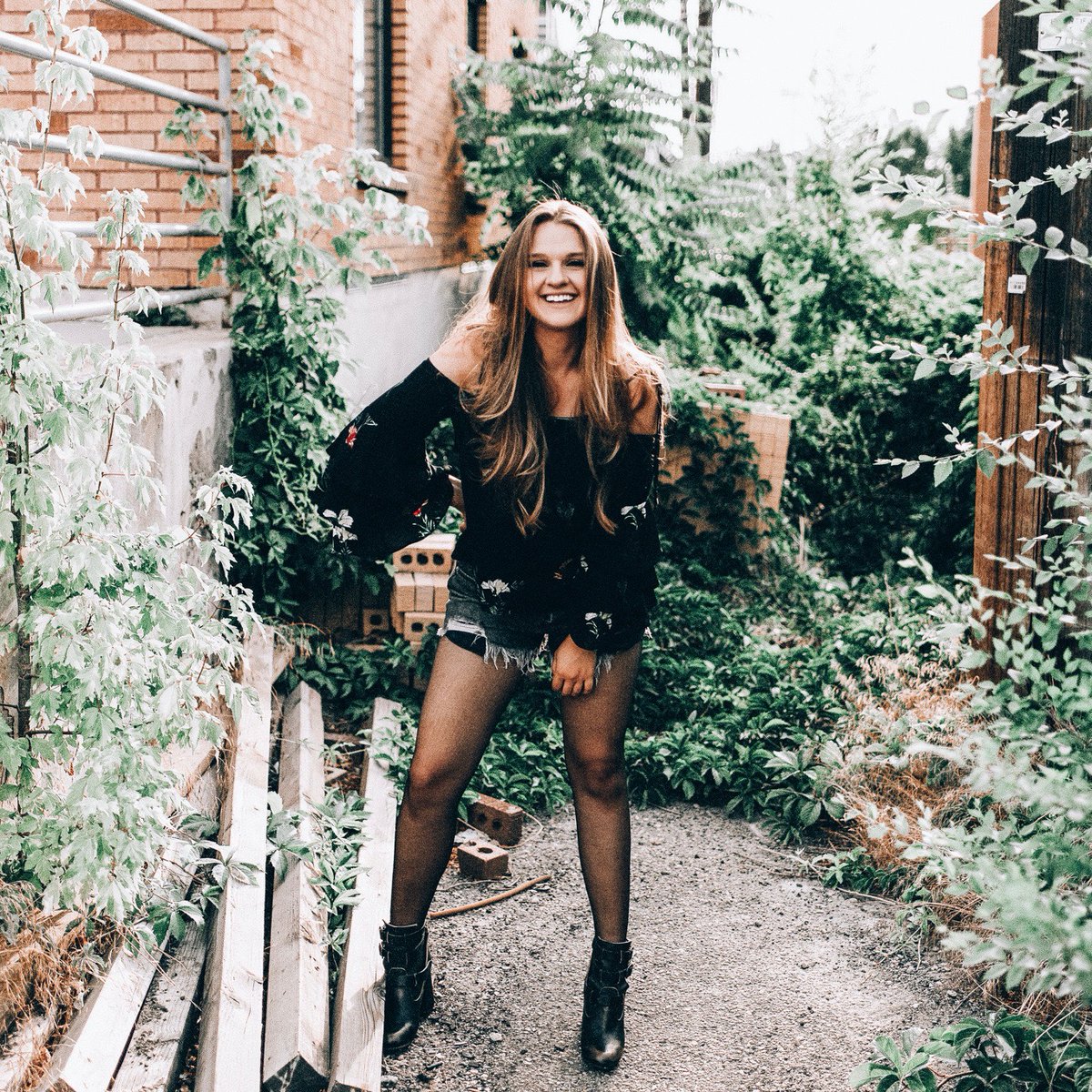 ✨ feeling blessed, never stressed // got that sunshine on my [Tuesday] best instagram.com/p/CDfDGaYBFBB/