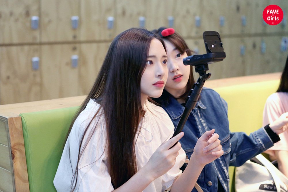 A thread of Weeekly pre-debut photos;LOEN Girls ★ FAVE Girls ★ PLAYM GirlsNote: None of the pictures were edited/cropped so this thread may contain former trainees and former mixnine contestants  #Weeekly  #위클리  @_Weeekly