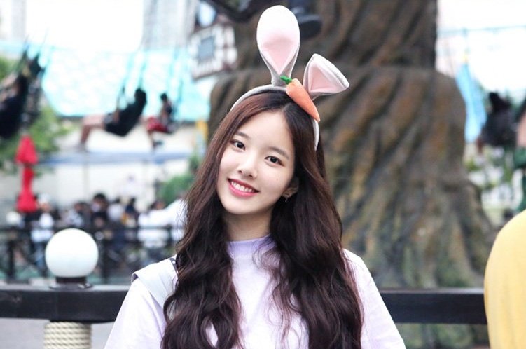 A thread of Weeekly pre-debut photos;LOEN Girls ★ FAVE Girls ★ PLAYM GirlsNote: None of the pictures were edited/cropped so this thread may contain former trainees and former mixnine contestants  #Weeekly  #위클리  @_Weeekly