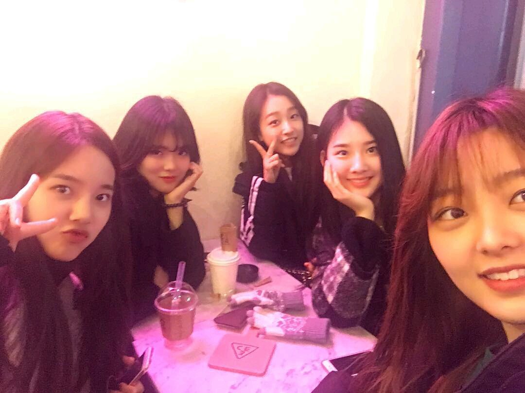 A thread of Weeekly pre-debut photos;LOEN Girls ★ FAVE Girls ★ PLAYM GirlsNote: None of the pictures were edited/cropped so this thread may contain former trainees and former mixnine contestants  #Weeekly  #위클리  @_Weeekly