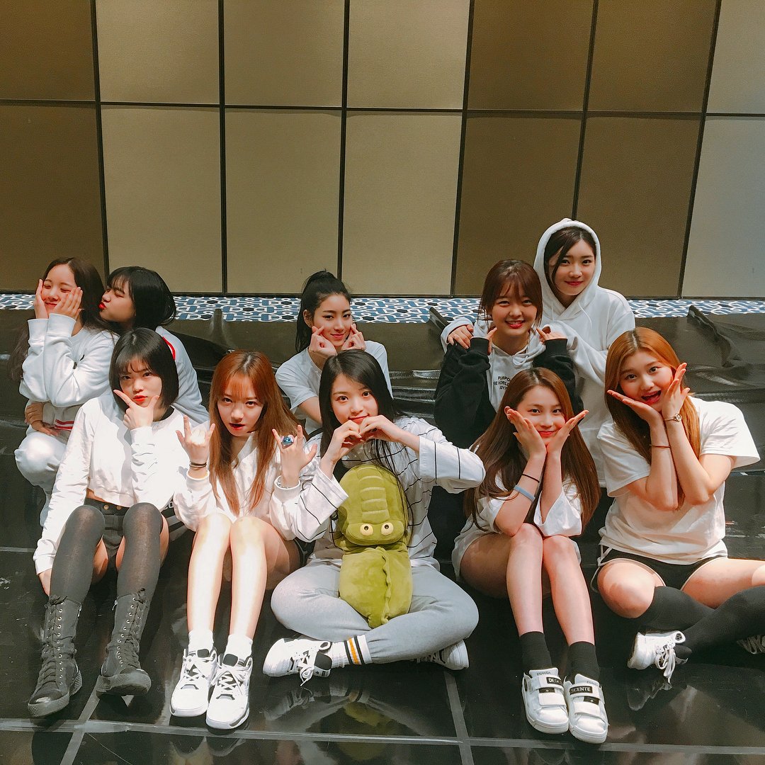 A thread of Weeekly pre-debut photos;LOEN Girls ★ FAVE Girls ★ PLAYM GirlsNote: None of the pictures were edited/cropped so this thread may contain former trainees and former mixnine contestants  #Weeekly  #위클리  @_Weeekly