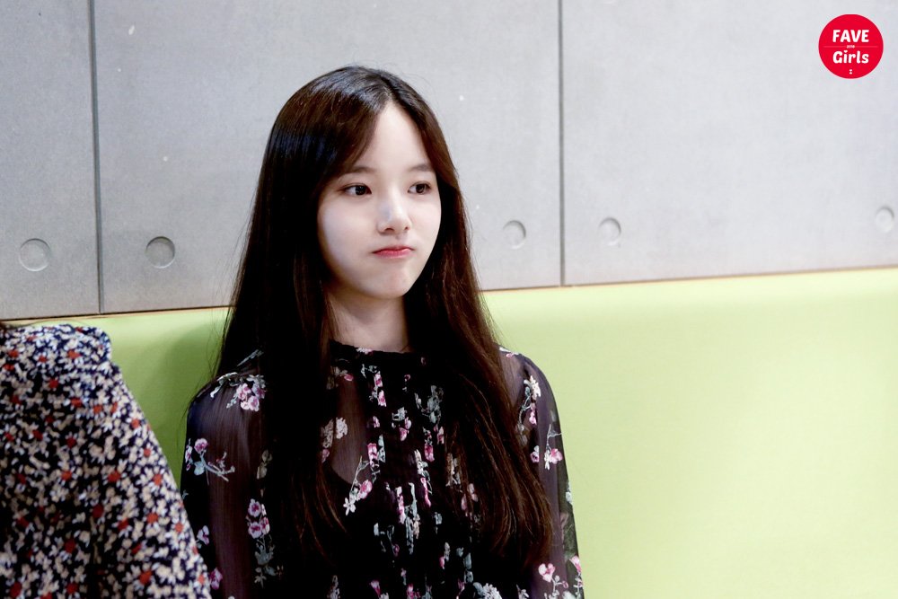 A thread of Weeekly pre-debut photos;LOEN Girls ★ FAVE Girls ★ PLAYM GirlsNote: None of the pictures were edited/cropped so this thread may contain former trainees and former mixnine contestants  #Weeekly  #위클리  @_Weeekly