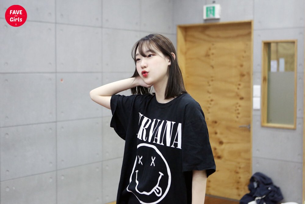 A thread of Weeekly pre-debut photos;LOEN Girls ★ FAVE Girls ★ PLAYM GirlsNote: None of the pictures were edited/cropped so this thread may contain former trainees and former mixnine contestants  #Weeekly  #위클리  @_Weeekly