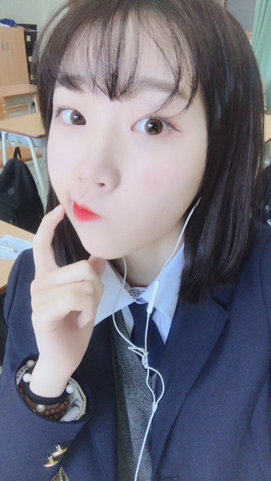 A thread of Weeekly pre-debut photos;LOEN Girls ★ FAVE Girls ★ PLAYM GirlsNote: None of the pictures were edited/cropped so this thread may contain former trainees and former mixnine contestants  #Weeekly  #위클리  @_Weeekly