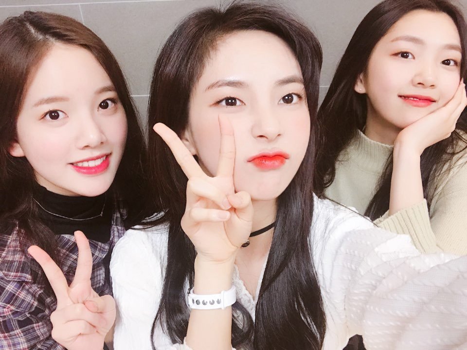 A thread of Weeekly pre-debut photos;LOEN Girls ★ FAVE Girls ★ PLAYM GirlsNote: None of the pictures were edited/cropped so this thread may contain former trainees and former mixnine contestants  #Weeekly  #위클리  @_Weeekly